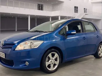 Usado Toyota Auris Active 90 CV (66 kW) 2010 Azul Utilitario