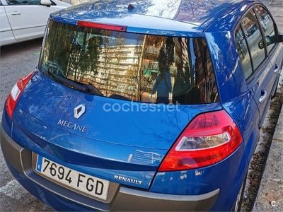 Usado Renault Mégane II Dynamique 115 CV (84 kW) 2006 Azul Berlina
