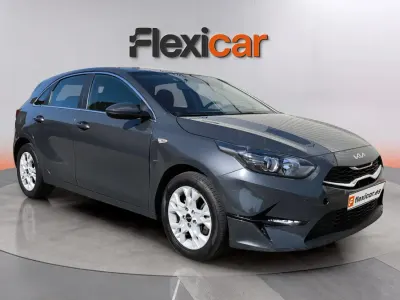Usado Kia Ceed 136 CV (100 kW) 2023 Azul Utilitario