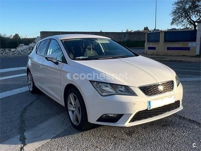Usado Seat Leon Style 110 CV (80 kW) 2017 Blanco Berlina