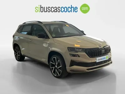 Usado Skoda Karoq SportLine 150 CV (110 kW) 2024 Gris/plata SUV