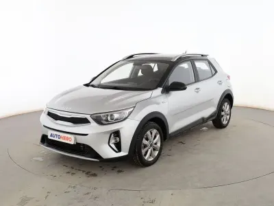 Usado Kia Stonic 101 CV (74 kW) 2022 Plata SUV