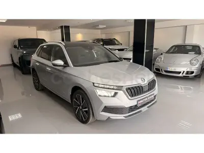 Usado Skoda Kamiq Sport 110 CV (80 kW) 2023 Gris / plata SUV