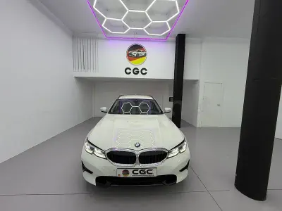 Usado BMW 330e Comfort Edition 292 CV (214 kW) 2021 Blanco Familiar