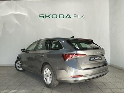 Gris Usado 2024 Skoda Octavia Ambition Familiar | 25.990 € (Buen precio)