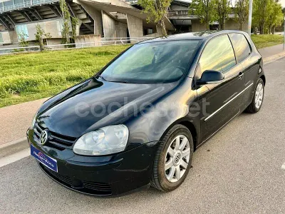 Usado VW Golf IV Highline 105 CV (77 kW) 2006 Negro Berlina