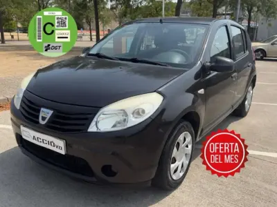 Usado Dacia Sandero Ambiance 75 CV (55 kW) 2012 Gris Utilitario