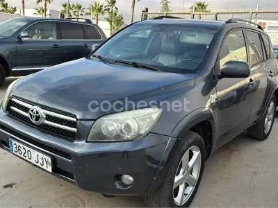 Käytetty Toyota RAV4 Premium 177 HP (130 kW) 2006 Harmaa Katumaasturi