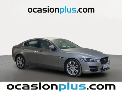 Usado Jaguar XE Pure 180 HP (132 kW) 2017 Cinzento Sedan