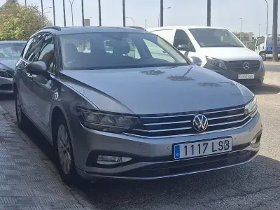 Usado VW Passat Business 122 CV (89 kW) 2021 Gris / plata Familiar
