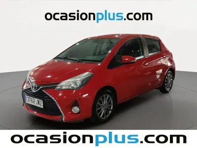 Usado Toyota Yaris Active 99 CV (72 kW) 2017 Rojo Utilitario
