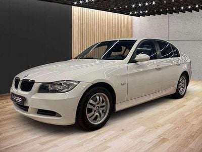 Blanco Usado 2007 BMW 318 Comfort Edition Berlina | 8990 € (Precio justo)