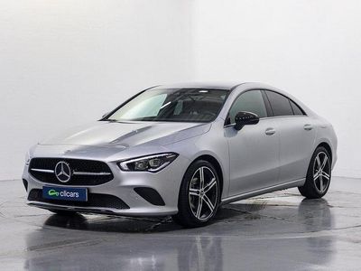 Gris / plata Usado 2023 Mercedes CLA180 Berlina | 29.990 € (Precio justo)