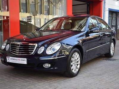 Azul Usado 2007 Mercedes E350 Elegance Berlina | 15.990 € (Caro)