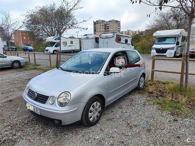 Usado VW Polo Highline 75 CV (55 kW) 2003 Gris / plata Berlina