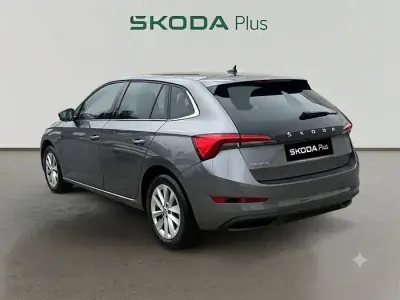 Usado Skoda Scala Selection 115 CV (84 kW) 2023 Gris Utilitario