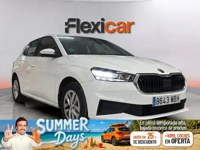 Usado Skoda Fabia Ambition 80 CV (58 kW) 2022 Blanco Utilitario