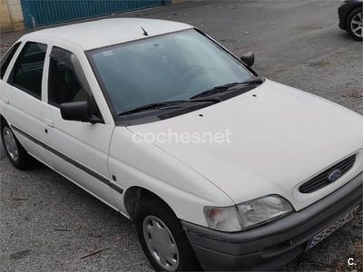 Blanco Usado 1992 Ford Escort Berlina | 2100 €
