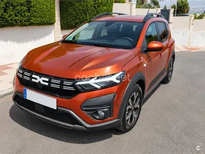 Usado Dacia Jogger Expression 110 CV (80 kW) 2024 Granate Monovolumen