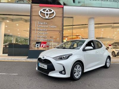 Blanco Usado 2023 Toyota Yaris Hybrid Business Edition Berlina | 17.850 € (Buen precio)