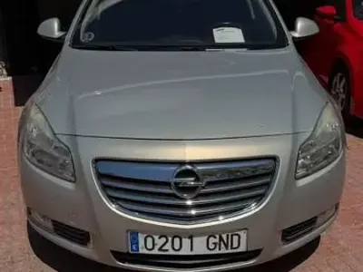 Usado Opel Insignia Edition 131 CV (96 kW) 2012 Gris Berlina