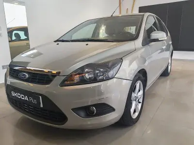 Usado Ford Focus Titanium 109 CV (80 kW) 2010 Beige Berlina