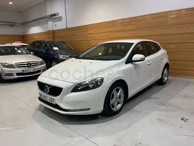 Usado Volvo V40 Momentum 120 CV (88 kW) 2016 Blanco Berlina