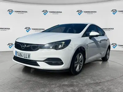 Usado Opel Astra Edition 105 CV (77 kW) 2020 Blanco Berlina