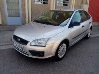 Usado Ford Focus Trend 109 CV (80 kW) 2006 Gris / plata Berlina