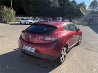 Usado Renault Mégane Dynamique 105 CV (77 kW) 2011 Granate Berlina