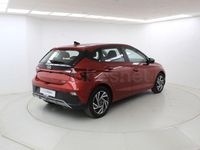 Usado Hyundai i20 84 CV (61 kW) 2023 Dragon red (perlado) Berlina