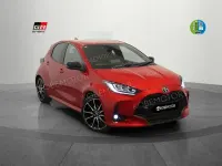 Uusi Toyota Yaris Hybrid Sport 130 HP (95 kW) 2025 Punainen