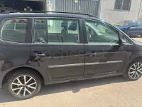 Usado VW Touran Advance 105 CV (77 kW) 2012 Negro Monovolumen