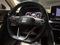 Usado Seat Leon Style 150 CV (110 kW) 2022 Gris / plata Familiar