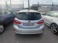 Usado Ford Fiesta Trend 75 CV (55 kW) 2021 Gris Utilitario