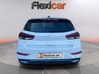 Usado Hyundai i30 121 CV (88 kW) 2024 Blanco Berlina