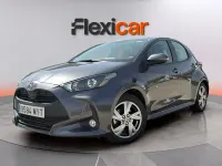 Usado Toyota Yaris Hybrid Active 116 CV (85 kW) 2025 Gris Berlina