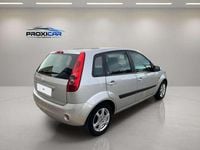 Usado Ford Fiesta Futura 68 CV (50 kW) 2007 Gris Utilitario