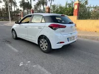 Usado Hyundai i20 75 CV (55 kW) 2016 Blanco Berlina