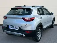 Usado Kia Stonic 101 CV (74 kW) 2025 Gris / plata SUV