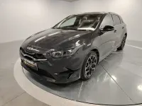 Usado Kia Ceed Style 100 CV (73 kW) 2025 Negro Utilitario