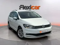 Usado VW Touran Advance 115 CV (84 kW) 2019 Blanco Monovolumen