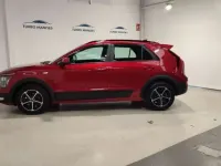 Usado Kia Niro 141 CV (103 kW) 2024 Rojo SUV