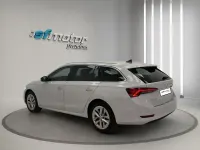 Usado Skoda Octavia Style 149 CV (109 kW) 2021 Blanco Familiar