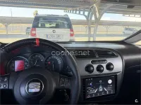 Usado Seat Leon Sport 102 CV (75 kW) 2006 Granate Utilitario