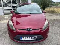 Usado Ford Fiesta Trend 82 CV (60 kW) 2011 Burdeos Utilitario
