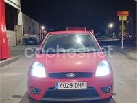 Usado Ford Fiesta Sport 90 CV (66 kW) 2005 Rojo Utilitario