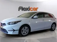 Usado Kia Ceed 136 CV (100 kW) 2023 Blanco Utilitario