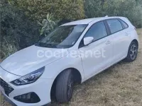 Usado Hyundai i30 120 CV (88 kW) 2021 Blanco Berlina