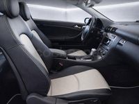 Usado Mercedes C200 163 CV (119 kW) 2005 Azul Berlina